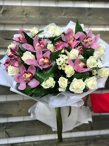 Букет цветов из: Розы и Хризантемы в Молзино