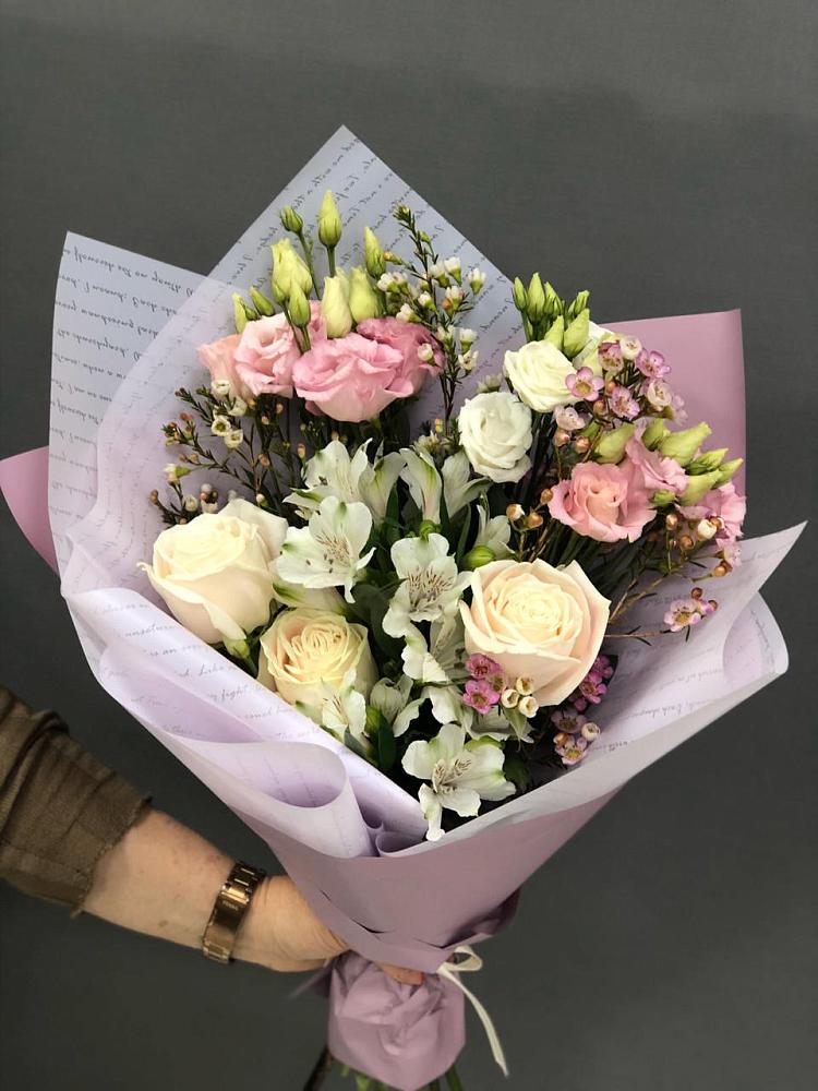 Букет цветов из: Альстромерии, Розы и Лизиантусы в Молзино