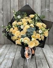 Букет цветов из:  Розы и Лизиантусы в Молзино