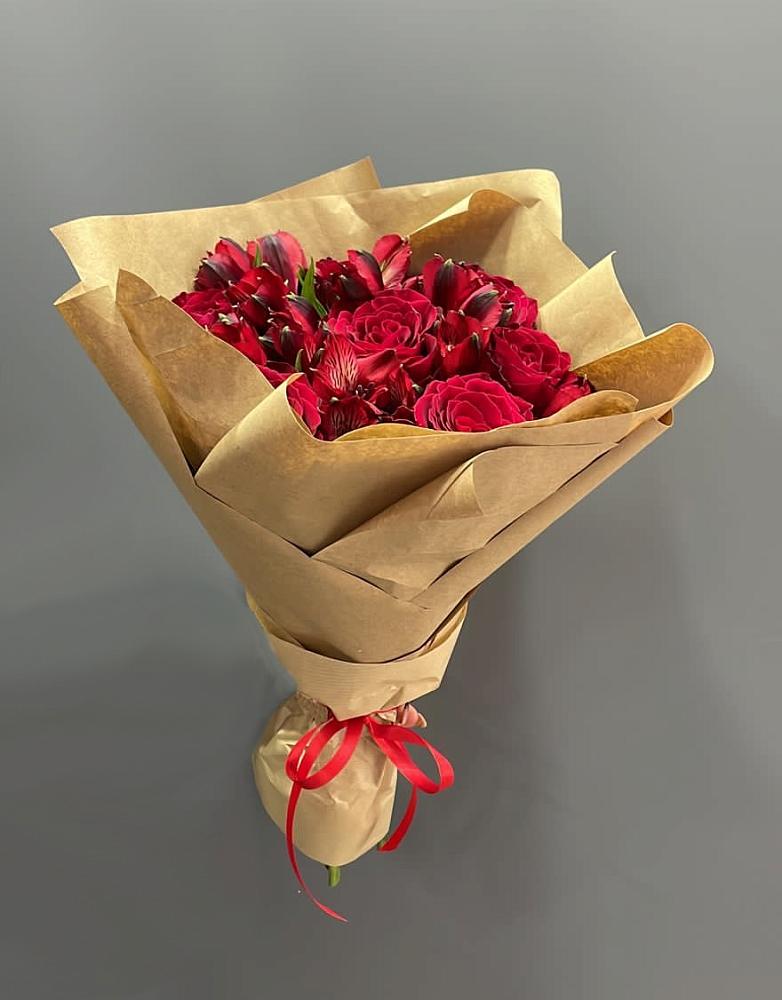 Букет цветов из: Альстромерии и Розы в Молзино