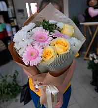 Букет цветов из:  Герберы, Розы и Хризантемы в Молзино