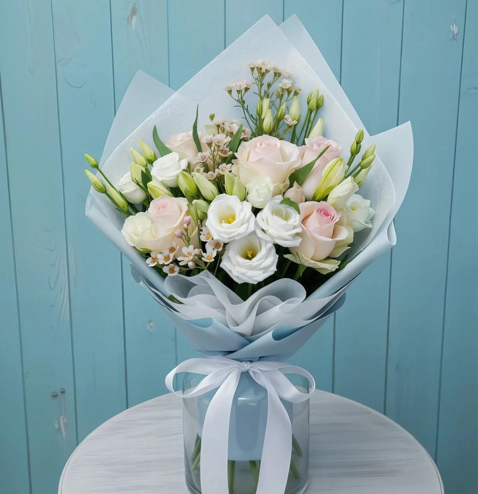 Букет цветов из: Розы и Лизиантусы в Молзино