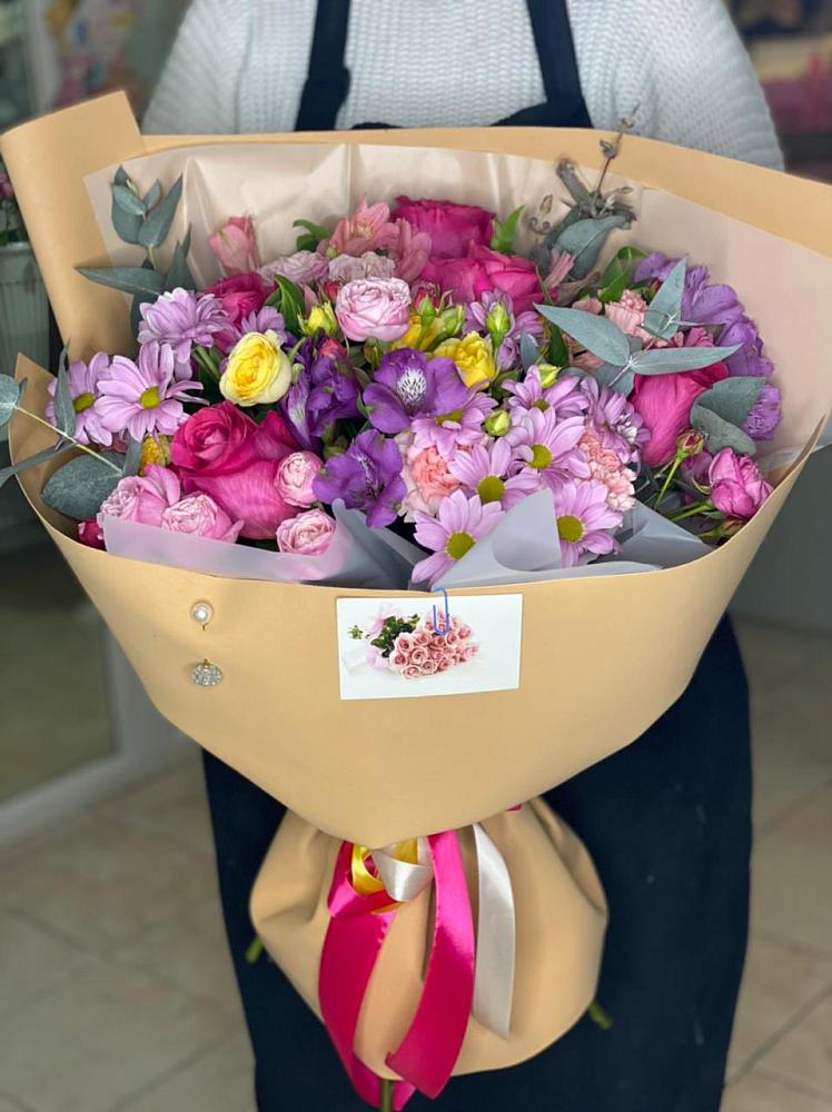 Букет цветов из: Хризантемы, Гвоздики и Альстромерии в Молзино