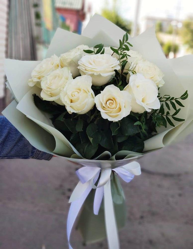 Букет Белые розы Проуд в Молзино