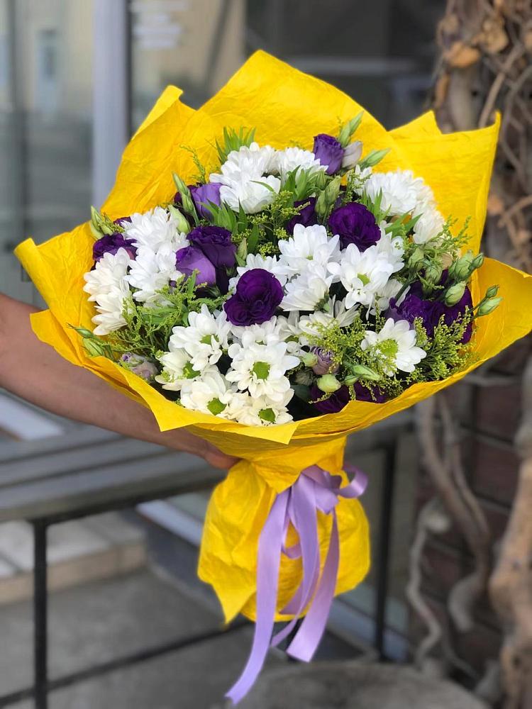 Букет цветов из: Ирисы, Хризантемы и Ромашки в Молзино