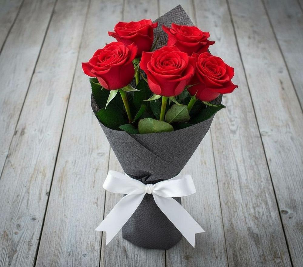 Букет 5 Красных роз Эдлесс Лав в Молзино