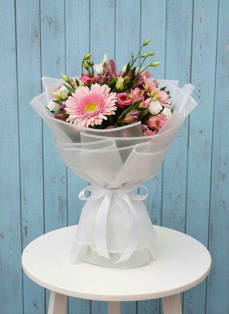 Букет цветов из: Герберы, Альстромерии и Лизиантусы в Молзино