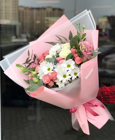 Букет цветов из: Розы, Лизиантусы и Хризантемы в Молзино